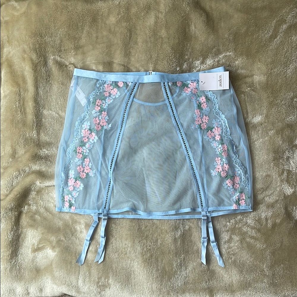 NWT Auden Blue Lace Embroidered Floral Lightweight Girdle Garter Size Large